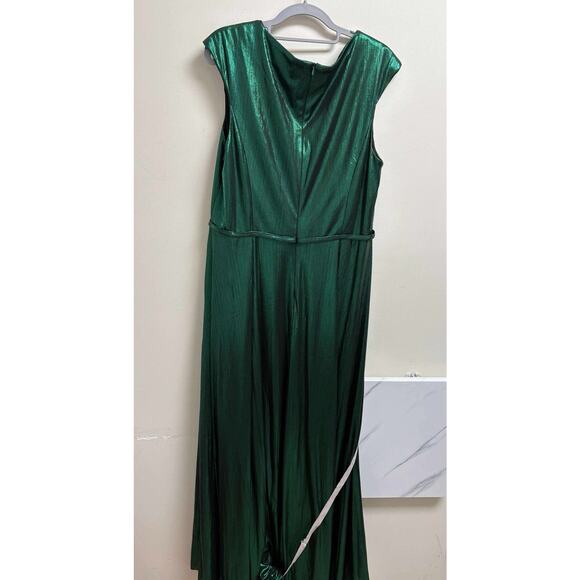 Elegant Green Maxi Dress - Picture 5 of 9